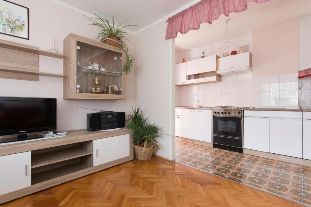 Apartments Hodanic คิร์ก ภายนอก รูปภาพ