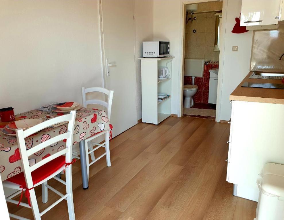 Apartments Hodanic คิร์ก ภายนอก รูปภาพ